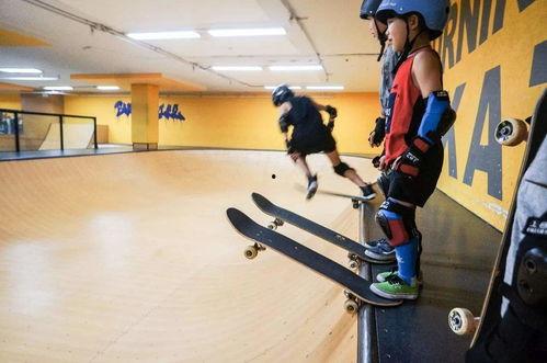 滑板护掌成人教学视频,成人入门必备技巧解析