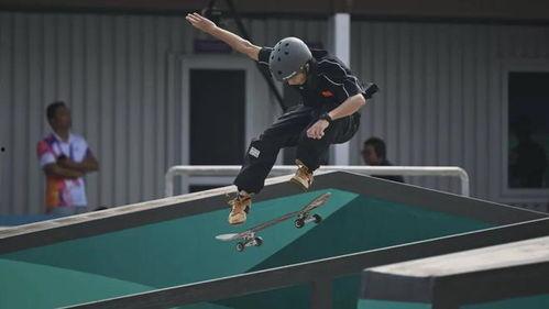 滑板护掌成人教学视频,成人入门必备技巧解析