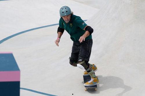 滑板护掌成人教学视频,成人入门必备技巧解析