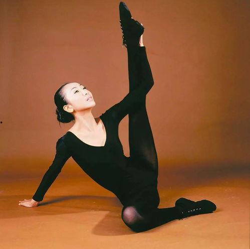 成人女人舞蹈劈叉视频,揭秘女性舞蹈劈叉的优雅与力量